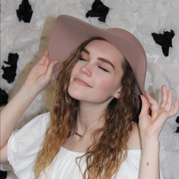 Meet your Posher, Anna - Picture 1 of 1